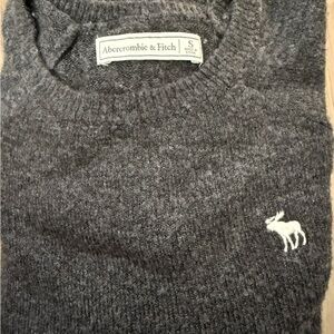 Abercrombie & Fitch Gray Sweater